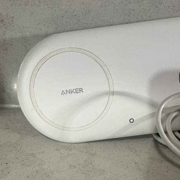 3/$30! 🛍️ Anker White Dual Magnetic Wireless Charging Pad with Cable - Picture 3 of 5